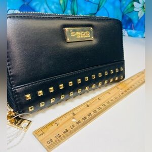 NWOT bebe Los Angeles Brooklyn Zip-Around Black Wallet Faux Leather Golden Studs